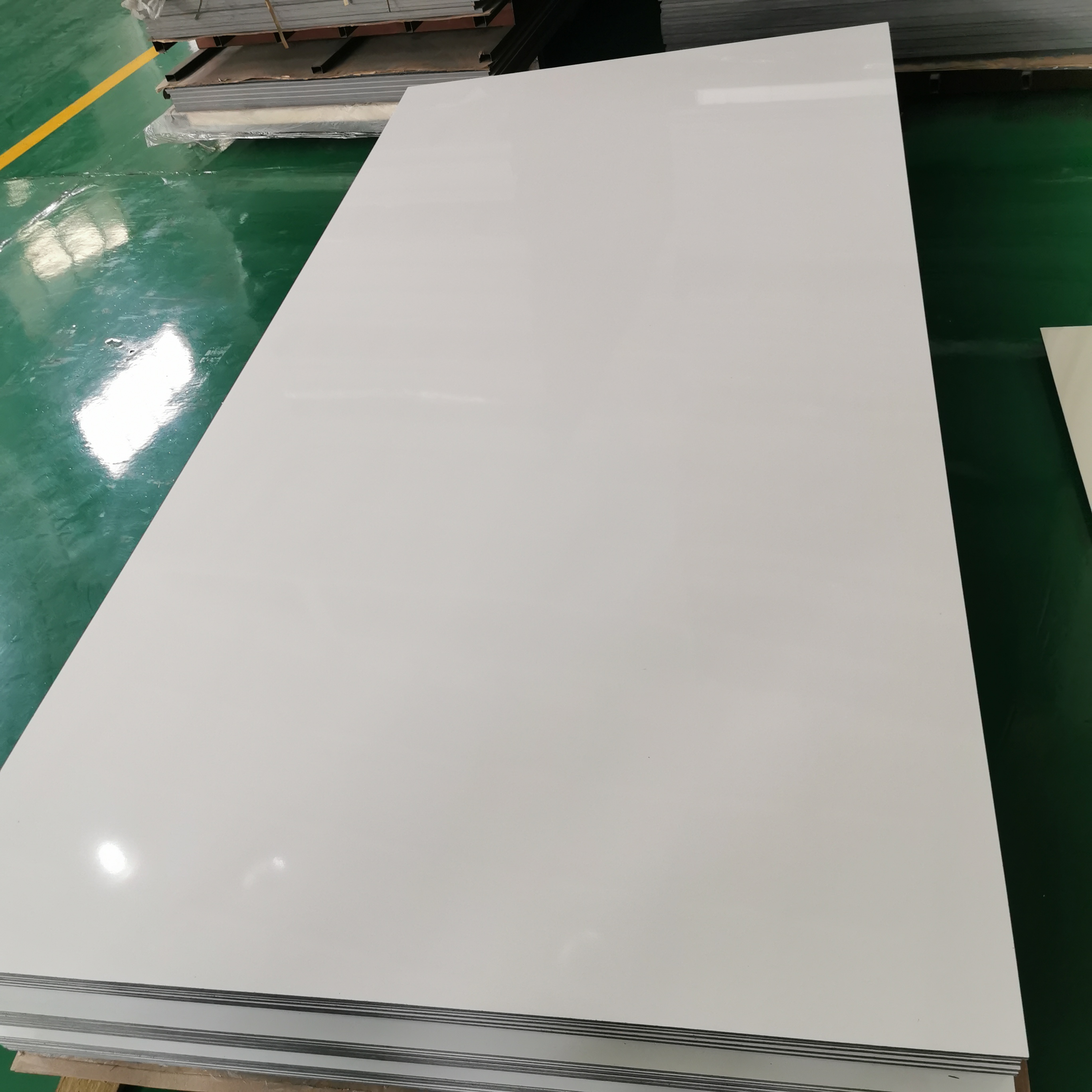 1220*2440*7mm High Glossy HPL Compact Laminate Board Inspection Before Loading